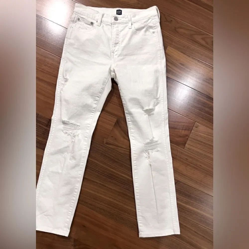 Gap women’s white jeans